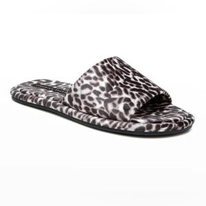 SOLD ON Ⓜ️! Veronica Beard Gillian leopard-print slide slippers.